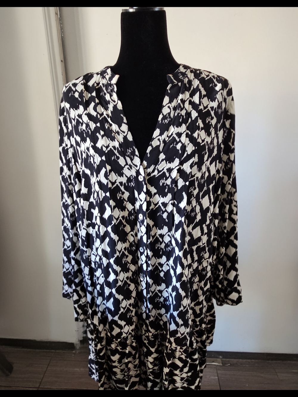 Zara Black and White Abstract Button-Down Blouse
